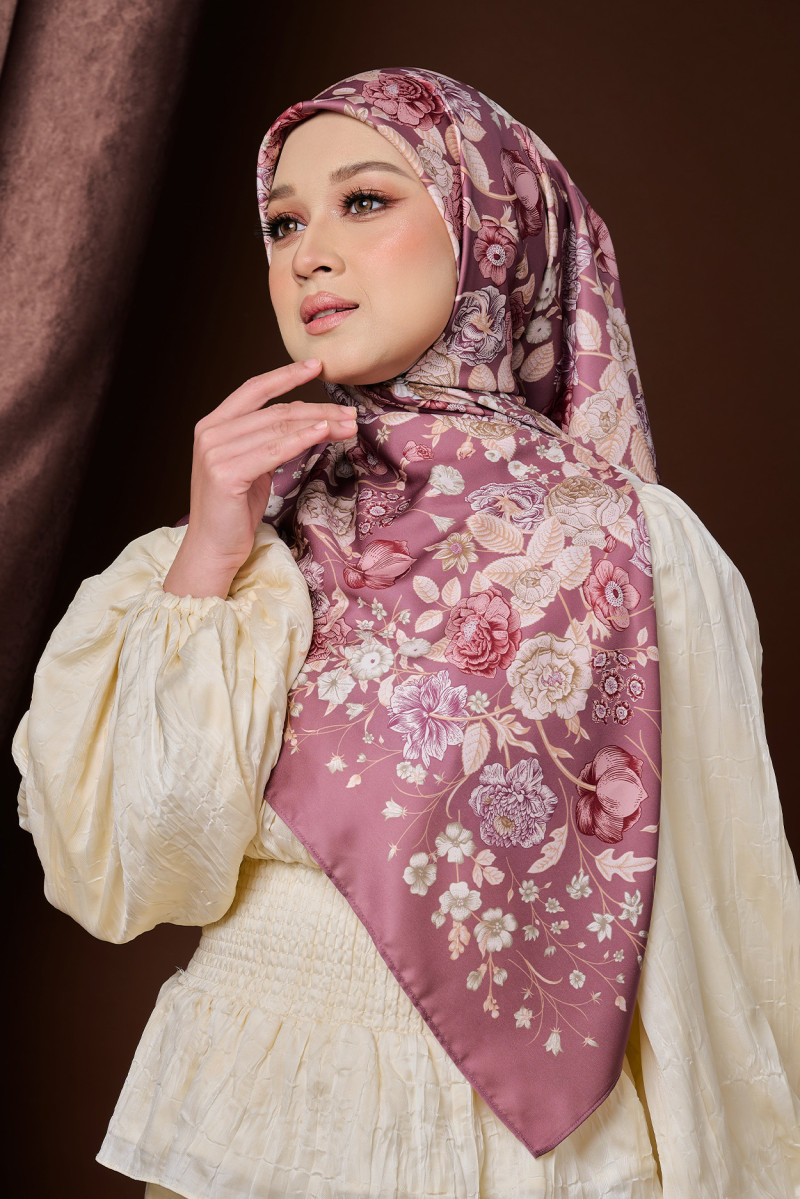 GISELLE DAHLIA SQUARE – alt
