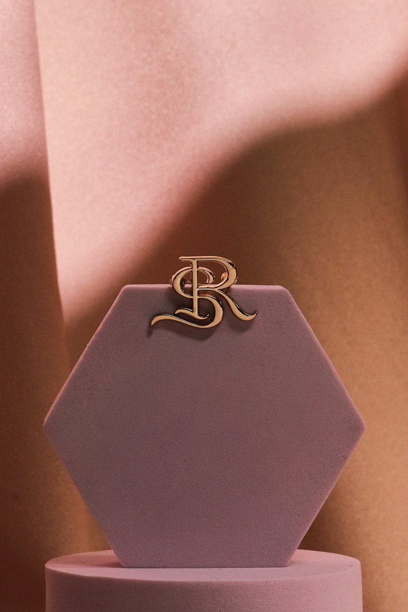FREE LILI BROOCH